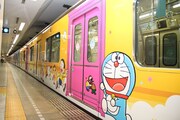 「F-Train」の外装には藤子・F・不二雄の様々なキャラクターがあしらわれている。