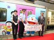 「F-Train」の披露会にはドラえもんも登場。