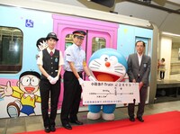 「F-Train」の披露会にはドラえもんも登場。