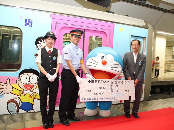 「F-Train」の披露会にはドラえもんも登場。