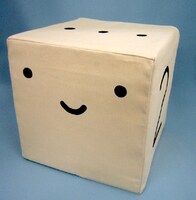 ひらめきはつめちゃん はこぬいぐるみクッション