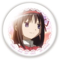 F賞「アート缶バッジセット」の1つ。(C)Magika Quartet／Aniplex・Madoka Partners・MBS