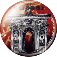 F賞「アート缶バッジセット」の1つ。(C)Magika Quartet／Aniplex・Madoka Partners・MBS