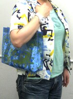 「ビニールバッグ」使用例。「フェイスタオル」とセットで販売される。