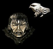 昨年発売された「グリフィス リング」も引き続き販売中だ。（C)三浦建太郎/白泉社