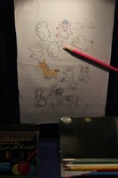 通路は「ヒストリーロード」と名付けられ、壁に藤子・F・不二雄ゆかりの品が展示されている。写真は「ドラえもん のび太のねじ巻き都市冒険記」を構想中のイラスト。(c)Fujiko-Pro