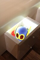 引き出しの中には、「パーマン」の変身セット。(c)Fujiko-Pro