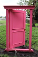 「はらっぱ」のどこでもドア。くぐった先は、どこに通じているのか。(c)Fujiko-Pro