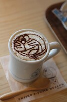 「カフェラテ」に描かれるカフェラテアートは、用意された藤子キャラの中から指名できる。(c)Fujiko-Pro