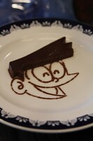 オリジナルメニューの「スネ夫ヘアーチョコクレープ」。(c)Fujiko-Pro