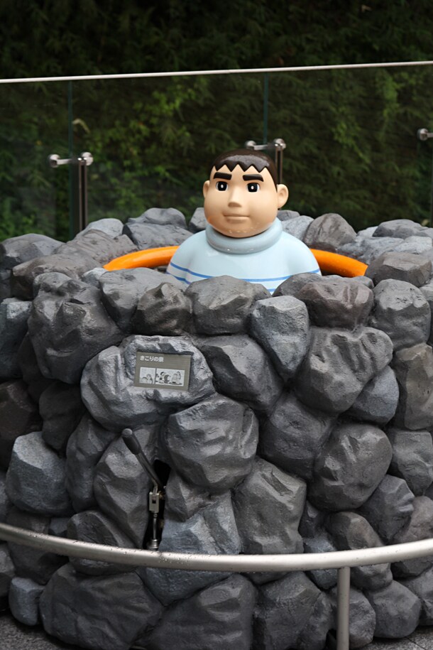 泉から浮上するきれいなジャイアン。(c)Fujiko-Pro