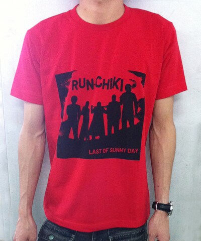 「ランチキ Tシャツ」。音楽好きはニヤリとするデザインだ。(c)奥嶋ひろまさ/月刊少年チャンピオン