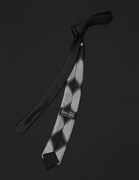 「KILL・A Jacquard tie」。(C)LUCKY LAND COMMUNICATIONS / SHUEISHA
