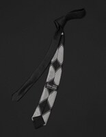 「KILL・A　Jacquard tie」。(C)LUCKY LAND COMMUNICATIONS / SHUEISHA
