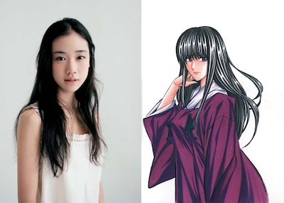 蒼井優（左）と彼女が演じる高荷恵（右）のカット。(C)和月伸宏/集英社