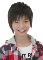 明神弥彦を演じる田中偉登。