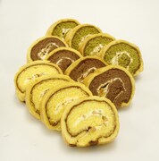 「あっくんのシューロール」はシュー皮をスポンジで包んだロールケーキ。プレーン、チョコレート、抹茶の3種類が用意されている。各300円。