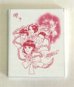 いがらしゆみこイラストの「瞬きスタンドミラー」。