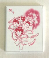 いがらしゆみこイラストの「瞬きスタンドミラー」。