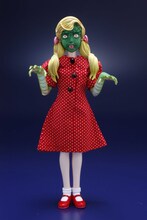 頭部を回転し、腕を付け替えると……。(C)楳図かずお