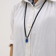 「王玉」を身に付けた様子。(C)畑健二郎/小学館・白皇学院生徒会・テレビ東京