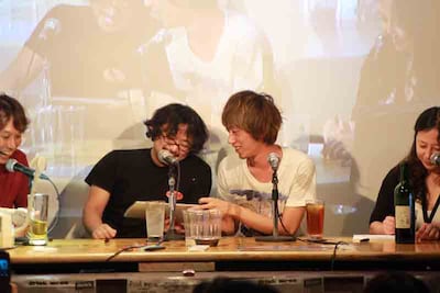 仲睦まじい浅野と花沢。冬のコミケで薄い本が出そうな勢いだ。