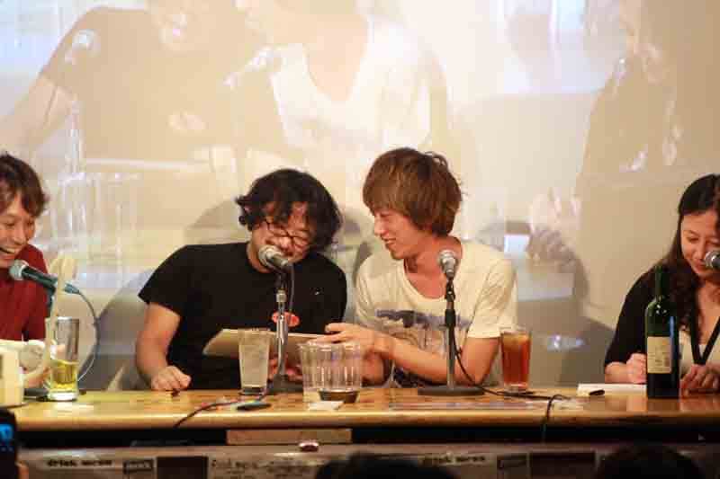 仲睦まじい浅野と花沢。冬のコミケで薄い本が出そうな勢いだ。