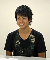 「となりの801ちゃん Love&Peace」で、新たにチベくんを演じた近江陽一郎。