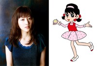 綾瀬はるか（左）とアッコちゃんの原作カット（右）。（C)Fujio Akatsuka