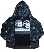 パーカーの裏地には、真悟と2人の出会いのシーンがプリントされている。(C)楳図かずお