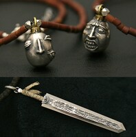 「ベヘリットシルバーペンダント」（覇王、蝕）と「ドラゴン殺し シルバーペンダント」。