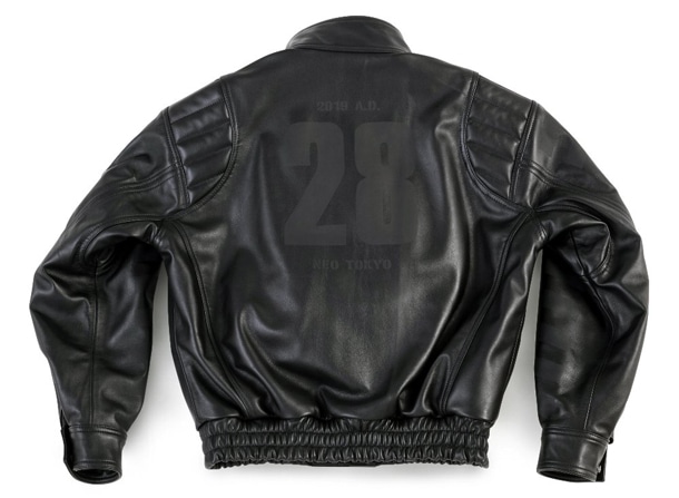 「AKIRA KANEDA 30th Anniversary JACKET」背面には、研究機関でのアキラの番号「28」がプリントされている。(C)1988 MASHROOM/AKIRA COMMITTE