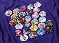 缶バッジはNEMESISの連載作品やロゴを含めた全27種類。詳細は誌面にて確認を。