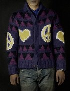 「“ LOVE & PEACE ” Cowichan sweater」Purple (C)Hirohiko Araki & LUCKY LAND COMMUNICATIONS / SHUEISHA