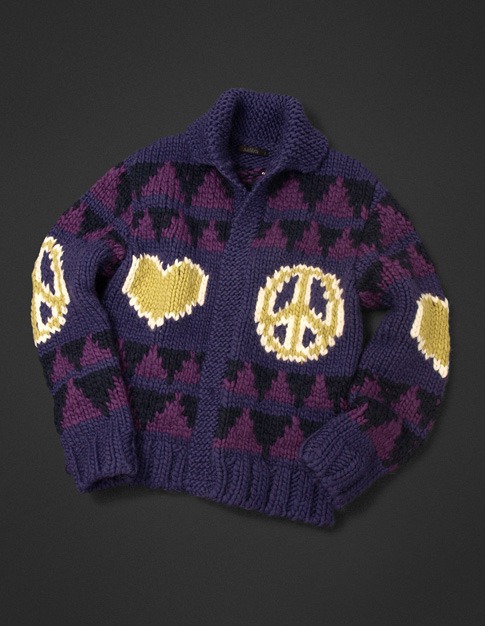 「“ LOVE & PEACE ” Cowichan sweater」Purple (C)Hirohiko Araki & LUCKY LAND COMMUNICATIONS / SHUEISHA