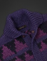 「“ LOVE & PEACE ” Cowichan sweater」Purple (C)Hirohiko Araki & LUCKY LAND COMMUNICATIONS / SHUEISHA