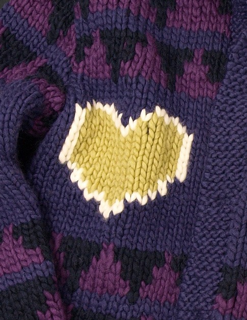 「“ LOVE & PEACE ” Cowichan sweater」Purple (C)Hirohiko Araki & LUCKY LAND COMMUNICATIONS / SHUEISHA
