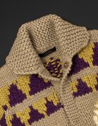 「“ LOVE & PEACE ” Cowichan sweater」Beige (C)Hirohiko Araki & LUCKY LAND COMMUNICATIONS / SHUEISHA