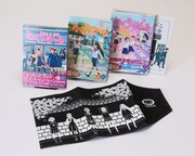 「めくりめくる」1、2巻と3巻初回限定版特典のデニム製ブックカバー。