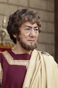 ハドリアヌス役の市村正親。