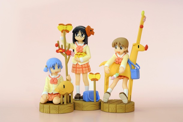 3号連続付録のフィギュアを揃えた様子。