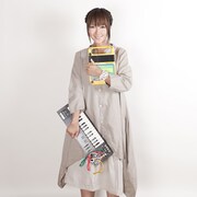 挿入歌「恋のヒメヒメぺったんこ」を歌う桃井はるこ。(c) 渡辺航（週刊少年チャンピオン）2008 (c)渡辺航（週刊少年チャンピオン）／マーベラスAQL、ディー・バイ・エル・クリエイション、イープラス