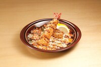 コラボメニュー「えびとかきのサクサクふらいドリア」。ちなみに、「けいおん！」原作者の名前はかきふらいだ。