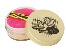 「恋するラムちゃんパウダー」の「黒ラム/マルチナチュラル」容器とパフ。(C)高橋留美子／小学館