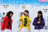 会場ではイラストの複製原画とももクロの大判フォトが当たる抽選会が行われた。