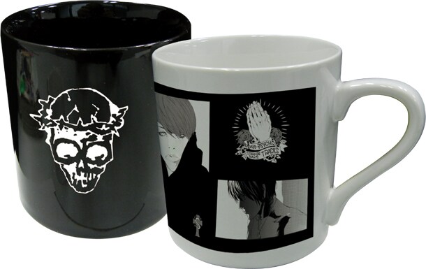 プレゼントされるマグカップ※画像はデザイン中のもの(C)OTSUKA Eiji Jimusyo, Sho-u TAJIMA 2011/KADOKAWA SHOTEN