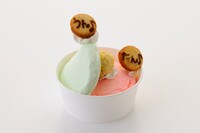 プチシューを２種類のアイスで挟んだカスタネット型アイス「唯のうん♪たん♪カスタネットアイス」。