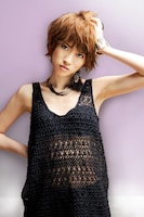 サエ役を演じる柳めぐみ。