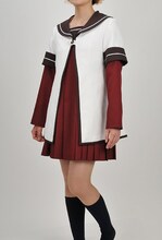 七森中学校制服（冬服）。価格は3万7800円。(C)なもり/一迅社・七森中ごらく部