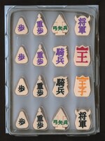 「ヒストリエ」7巻限定版に付く「マケドニア将棋」のコマ。プラスチック製。